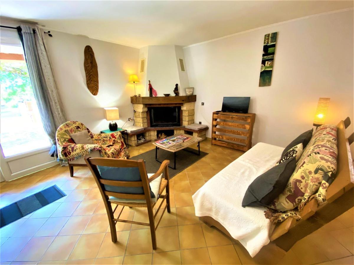 Gite De Groupe 15 A 19P, Parc, Salle De Reception - Chambres D'Hotes En Semaine Villeneuve-de-Berg Zewnętrze zdjęcie